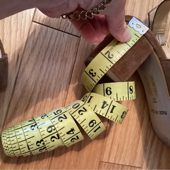 Browns Cuoio Cam Leather Heels with Gold Hardware - Picture 14 of 14